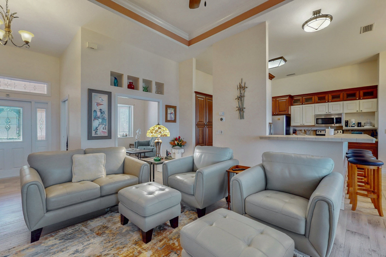 Living area 2, Lakefront Home With Private Dock, Garage Parking, Sunroom,w/d & Wifi, Highlands