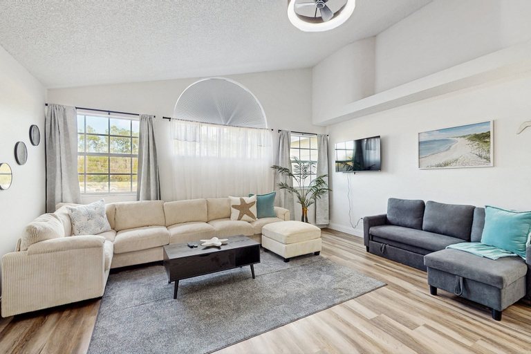 Living area, Inviting Resort Condo With Pool Access, Full Kitchen & Near Disney Parks, Osceola