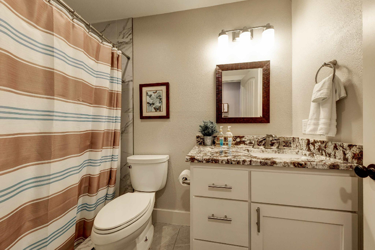 Bathroom 2, Waterfront Lake House with Hot Tub & Firepit, Comal
