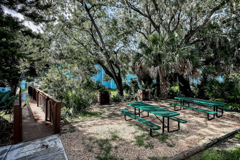 Outdoor dining 5, Beautiful Home Boasting Entertainment for Everyone With Wifi, Osceola