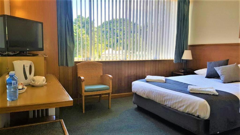 Bedroom 2, Mt Lyell Motor Inn - By Orangepete, West Coast