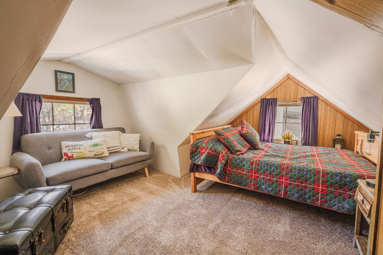 Room 1, Gonzalez Cabin, San Bernardino