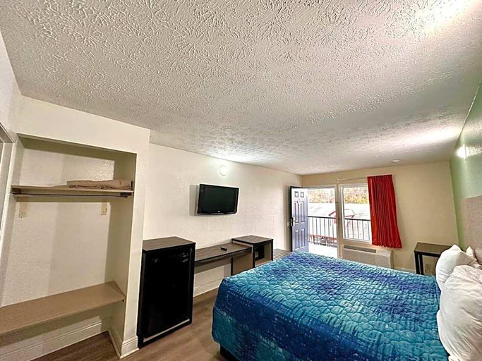 Bedroom 1, Briarstone Inn, Sevier