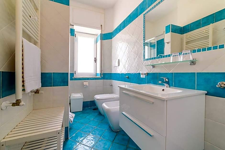 Bathroom 4, Hotel Calanca, Salerno