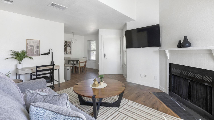 Living area 2, Landing Apartments Near CVC, Dallas