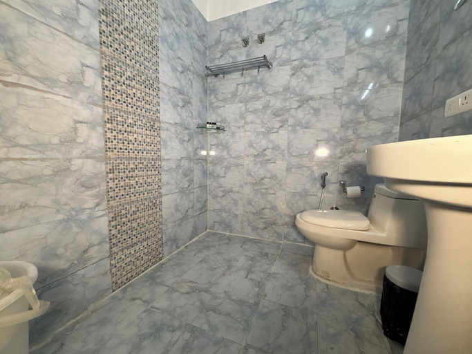 Bathroom 4, Hotel  Vedas, Garhwal