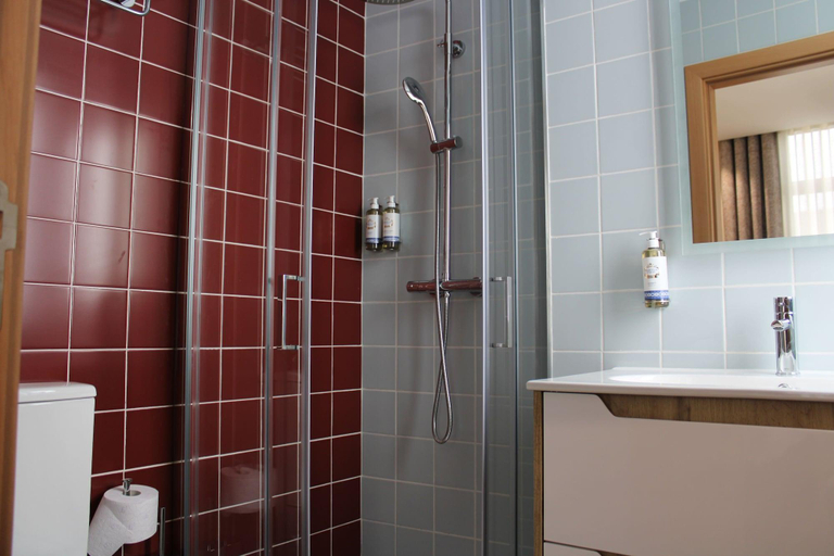 Bathroom 5, Oporto Station Hostel & Rooms, Porto