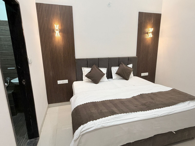 Room 5, Kiwi Inn Hotel Palda, Indore