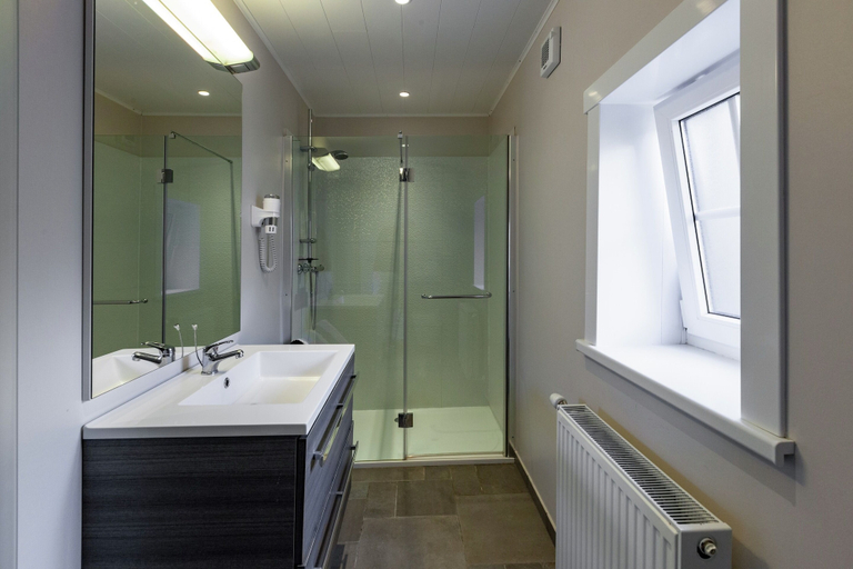 Bathroom 3, Cozy Home for 4 Guests, Hainaut