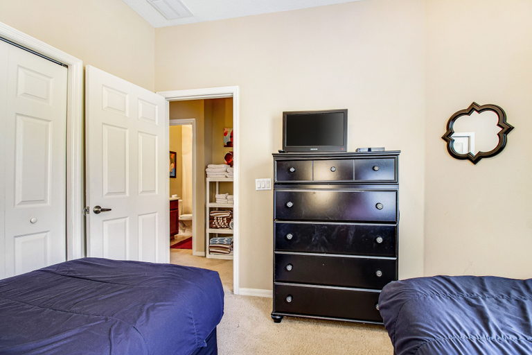 Room 5, Bright, Centrally-located Getaway With a Pool, Clubhouse, & Fast Wifi, Osceola