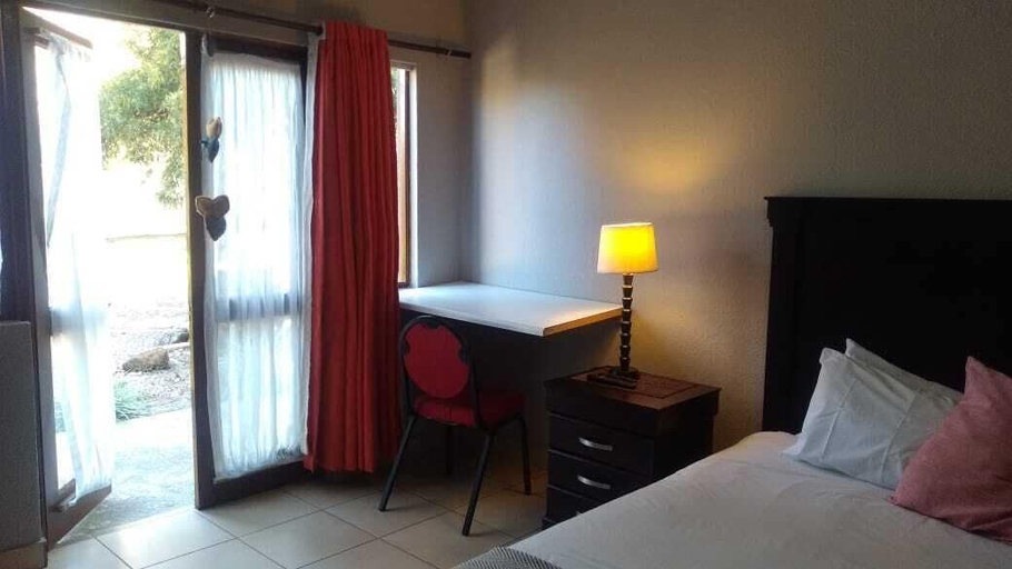 Room 4, Cozy Guestrooms in Midrand 1, City of Johannesburg