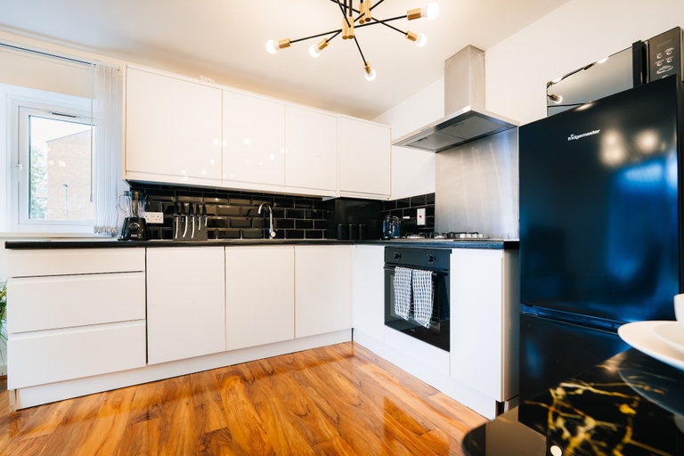 Room 4, LUX Woolwich Flat 2 Stops to Canary Wharf, London