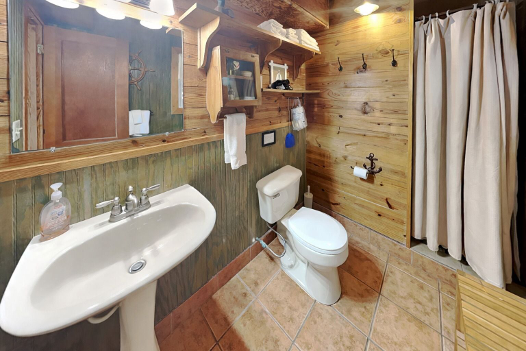 Bathroom 4, Captain Dave's by Miss Kitty’s, Aransas