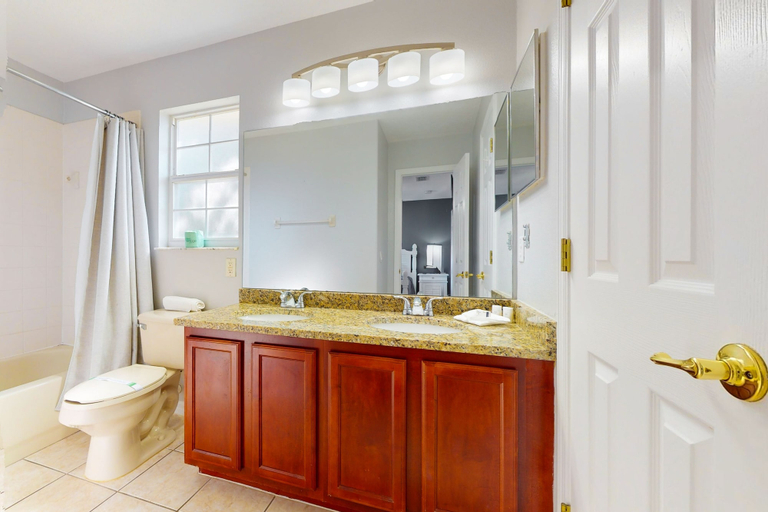 Bathroom 2, Spacious Home With Game Room and Mickey Shaped Pool and gas Grill, Osceola