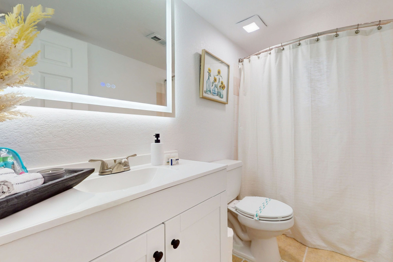 Bathroom 2, Ideally Located Modern Townhome With Open Layout & Pool - Snowbird-friendly, Osceola