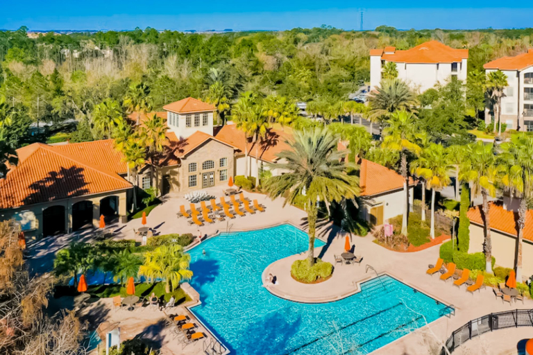 Pool 4, Resort Condo Close to Theme Parks With On-site Pool, Bar, Restaurant, & gym, Osceola