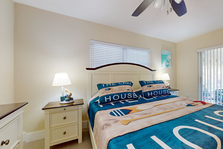 Room 5, Lakefront Home With Private Hot Tub, Central AC & Beach Access, Highlands