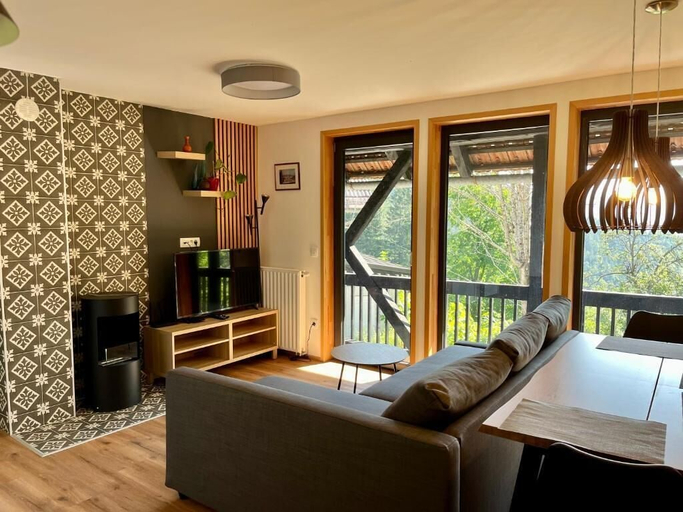 Others 5, Apartments pri fencu, Jesenice