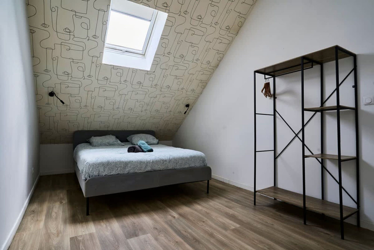 Room 5, En d Placement 10 les Combles Wifi Gratuit, Nord
