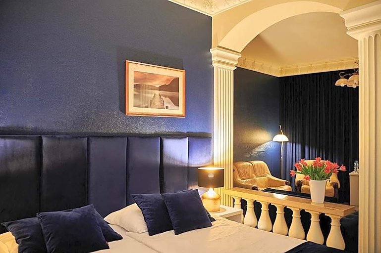 Bedroom 3, Hotel Royal, Gliwice City