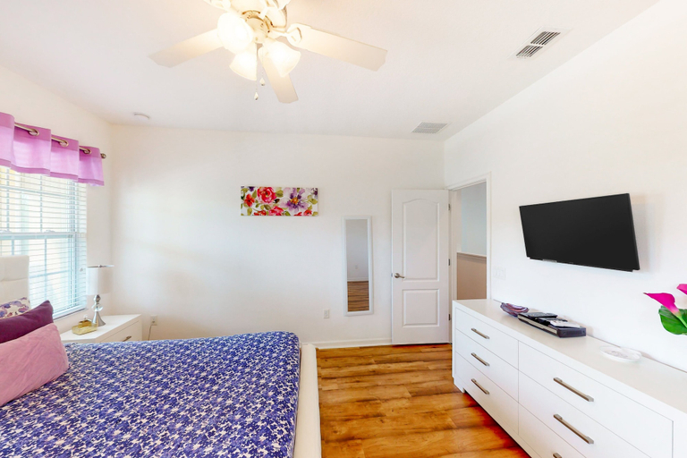 Room 3, Gated-entry Townhome With Private Pool, Patio, Game Room, AC, & W/D, Polk