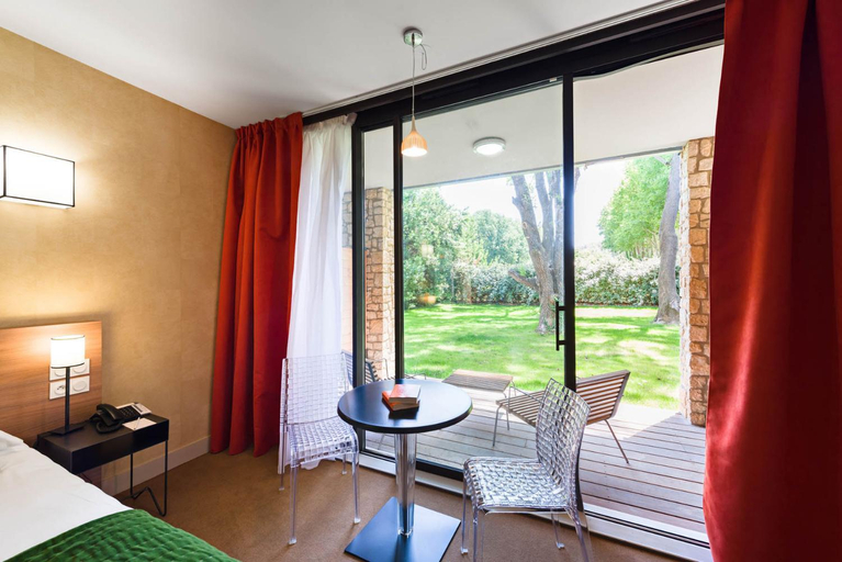 Bedroom, Hotel du Golf, Bouches-du-Rhône