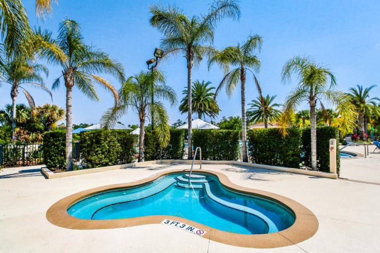 Pool 4, Friendly Condo With Shared Pool and Hot Tub, High-speed Wifi, and Central AC, Osceola