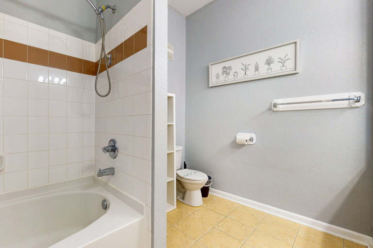Bathroom 2, Family-friendly Home Near Disney W/balcony, Shared Pool, Gym, Pool Table, A/C, Polk