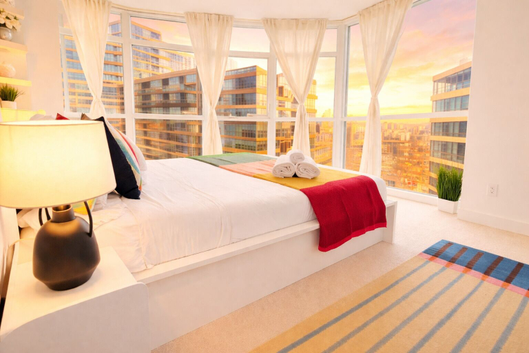 Room 4, Skyview Haven Stay, Toronto