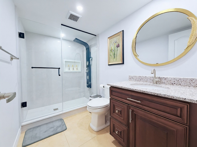 Bathroom 5, Cozy Rooms in Bright Walkout Suite - Newly Renovated 2026, York