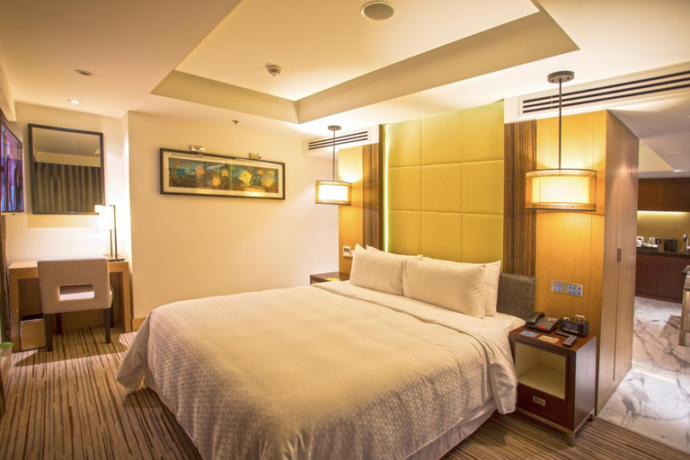 Bedroom 3, Crowne Plaza Dhaka Gulshan By IHG, Dhaka