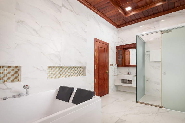 Bathroom 5, Seyna Residence, Siem Reap