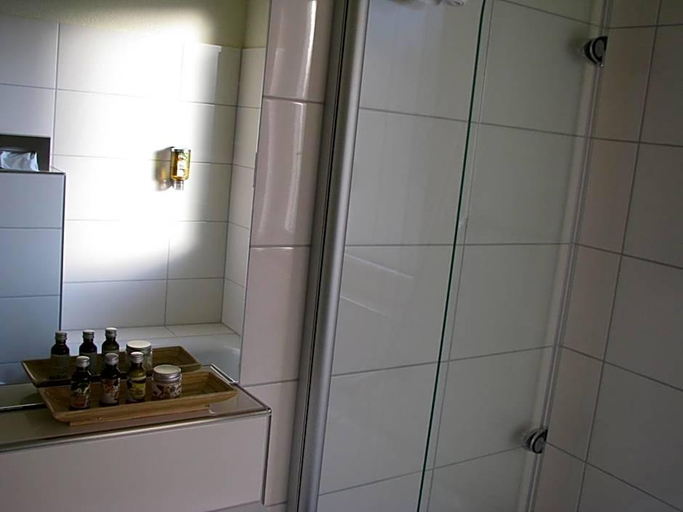 Bathroom 4, Albert, Recklinghausen