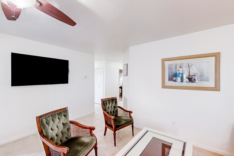 Living area 2, Dog-friendly Canal-front Home Near Lake Jackson With Water Views, Grill, Firepit, Highlands