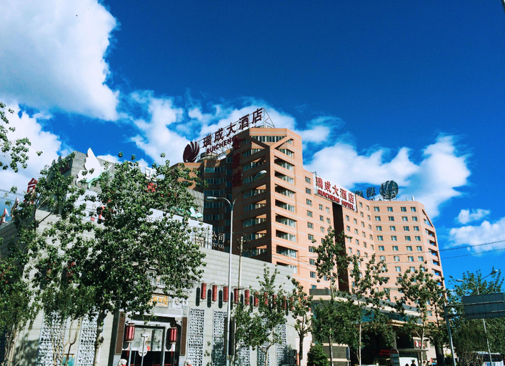 Exterior & Views