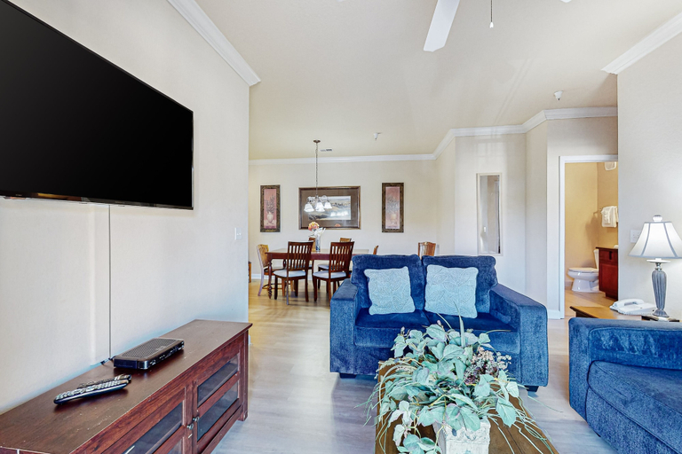 Living area 3, Resort Condo Close to Theme Parks With On-site Pool, Bar, Restaurant, & gym, Osceola