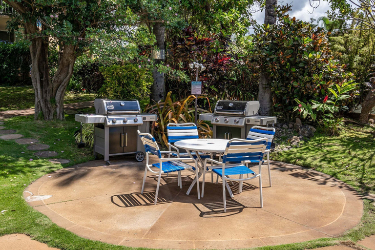 Outdoor dining 4, Haleakala Shores A-411 - Modern 2br/2ba, 2 King Beds, Sleeps 4, Split AC, Wi-fi, Maui