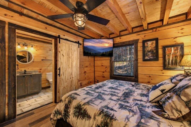 Room 3, Makin' Memories 2 Bedroom Cabin, Sevier