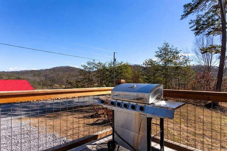 Property grounds 4, Makin' Memories 2 Bedroom Cabin, Sevier