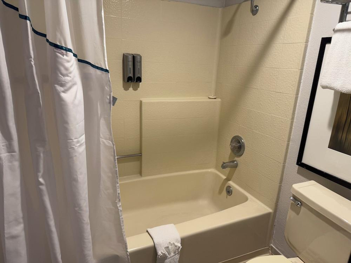 Bathroom 4, Heritage Inn & Suites Ridgecrest-China Lake, Kern