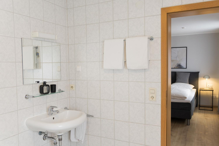 Bathroom 3, Hotel Garni Promenade, Neu-Ulm