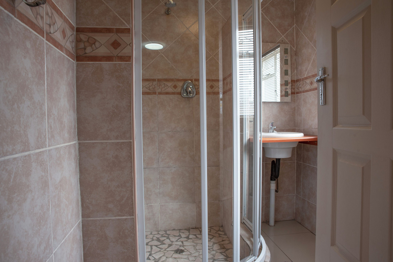 Bathroom 2, Rusty Estate - Self Catering, Nkangala
