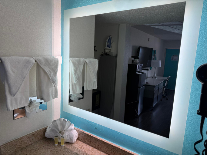 Bathroom 4, Howard Johnson by Wyndham Ft. Myers FL, Lee