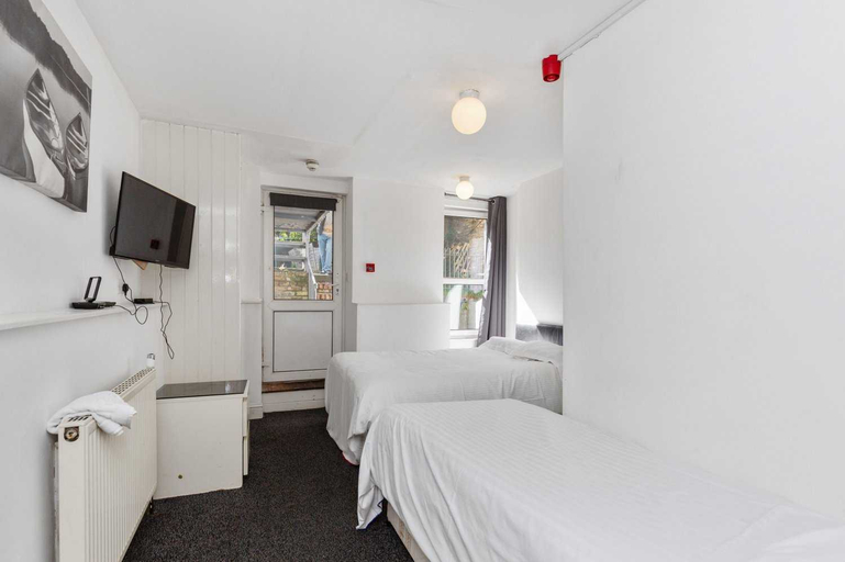 Bedroom 2, Amhurst Hotel, London
