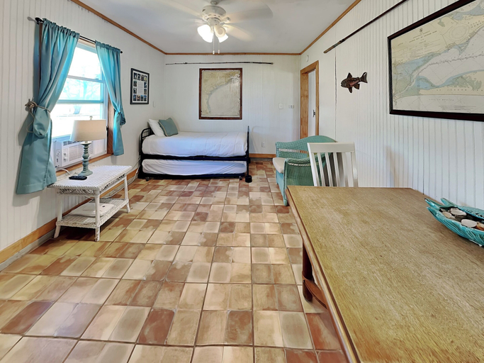 Bedroom 3, Captain Dave's by Miss Kitty’s, Aransas