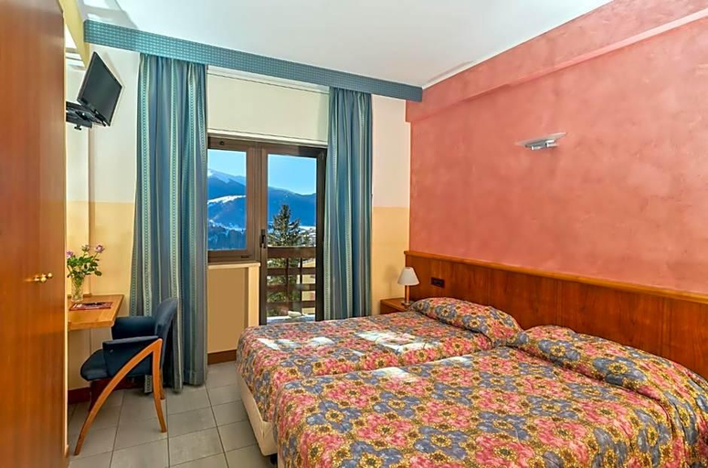 Bedroom 2, Cipriani Park Hotel, L'Aquila
