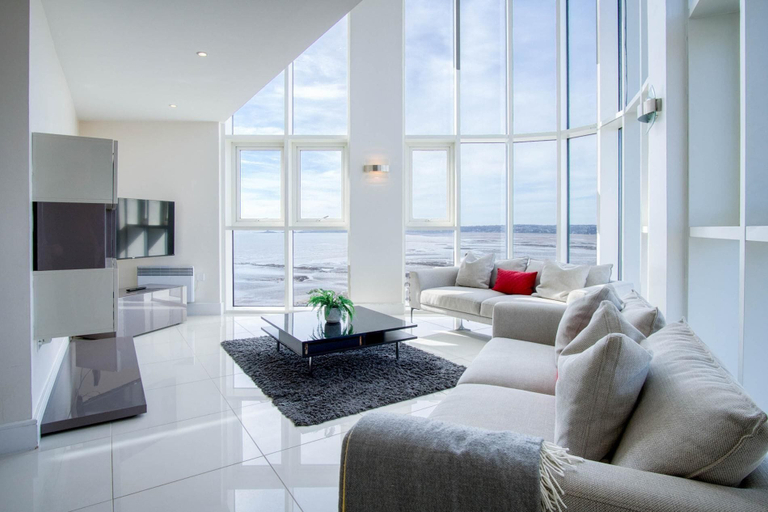 Living area 2, High Floor Meridian Tower - 3 Bedroom - Swansea, Swansea