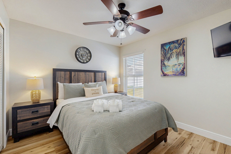 View from room, Bright 3BR Pool Home With Screened Lanai, Jacuzzi & Near Disney Parks, Osceola