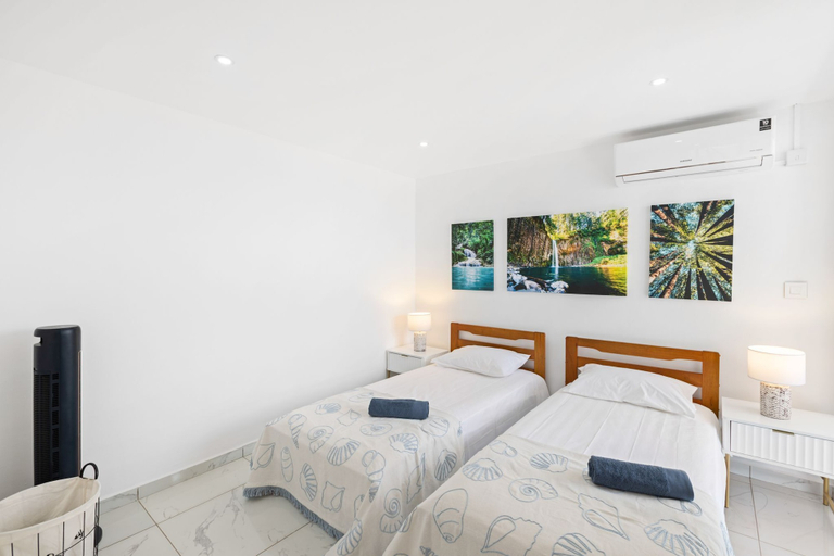 Interior 4, 7 Green Village
