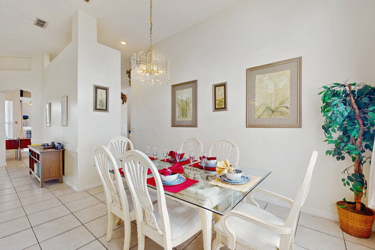 Room 2, Home Near Disney/golf With Screened Pool, Spa, Pool Table, Foosball, AC, and W/D, Polk